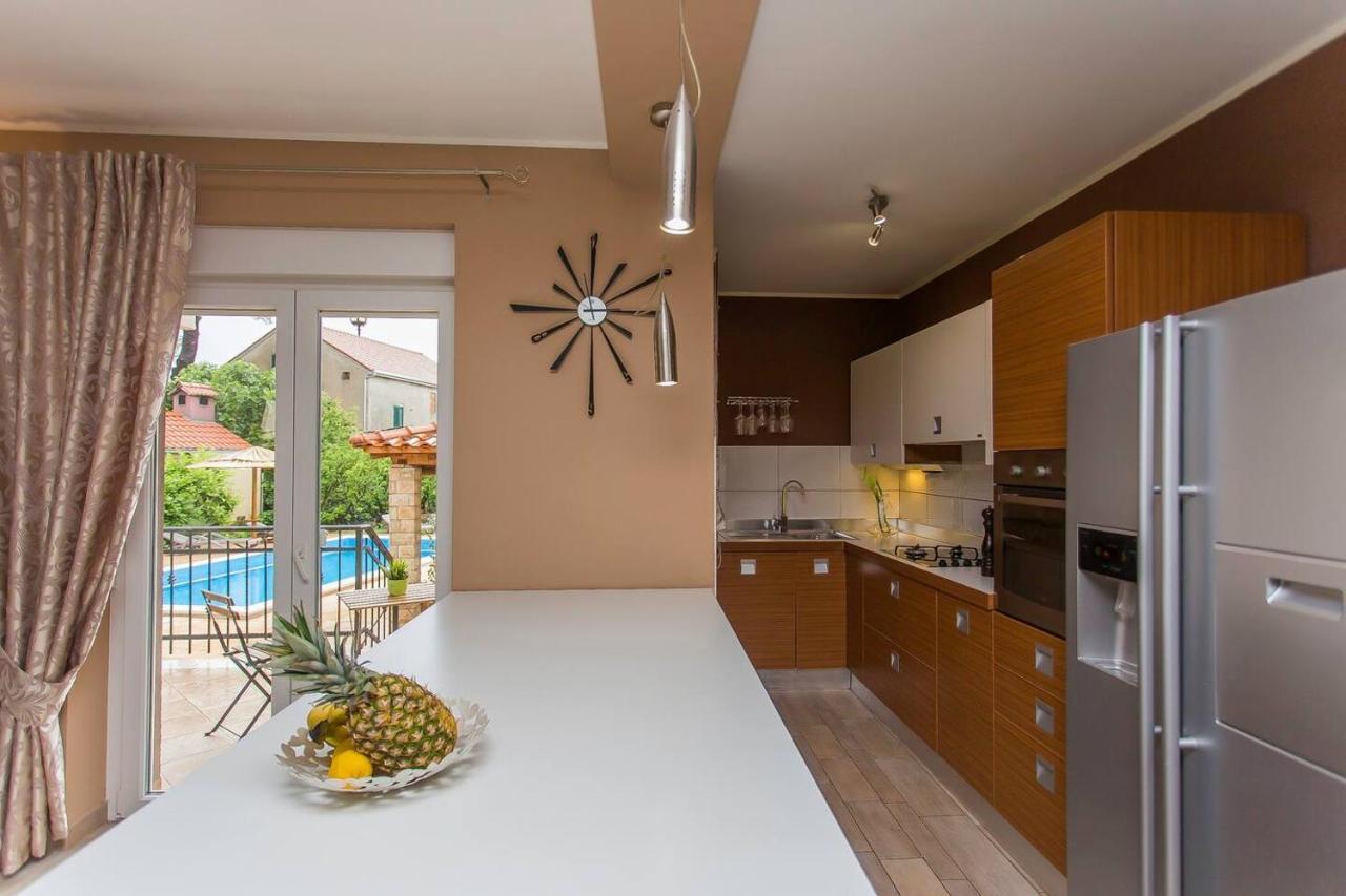 Villa Barbara Kastela Bagian luar foto